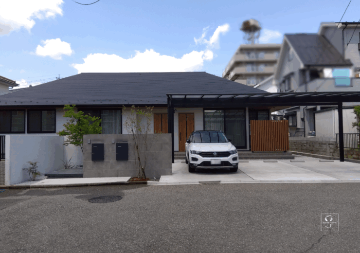 川越市｜夜景まで美しく整えた浮き階段と3台用カーポートのクローズ外構施工事例