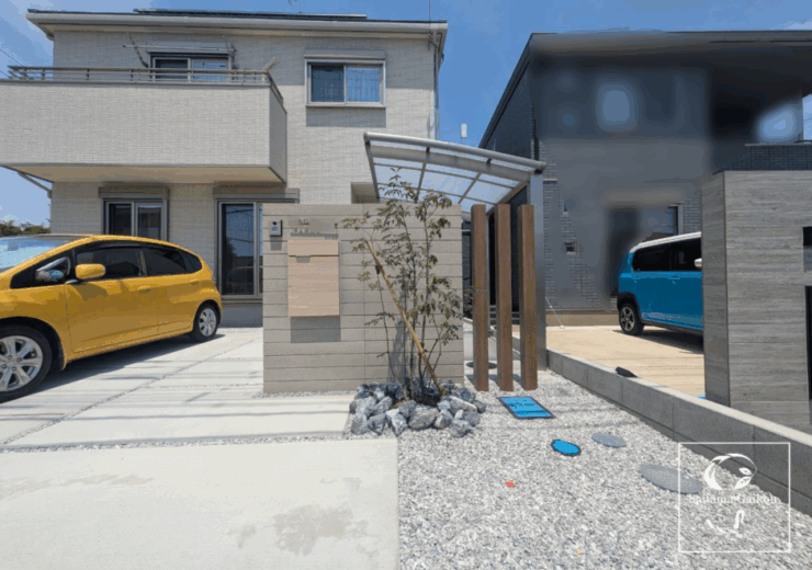 ふじみ野市｜建物と調和する門まわりとシャイングレーで統一したサイクルポート