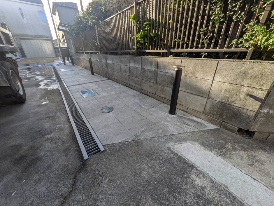 上尾市の外構施工事例｜今回つくり直したインターロッキングのアプローチが主題