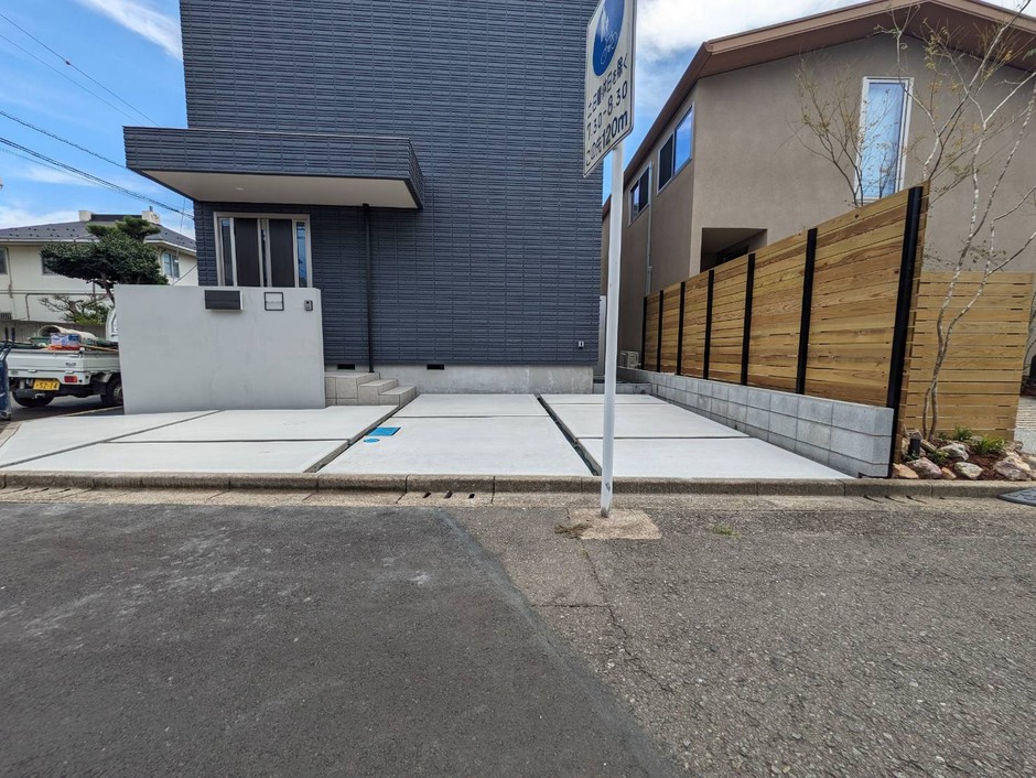 上尾市の外構施工事例｜道路から正対した引きの全景