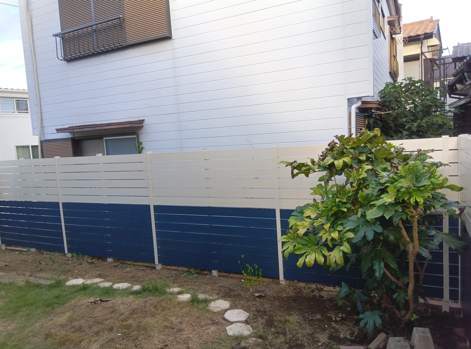 上尾市の外構施工事例｜目隠しフェンス正面