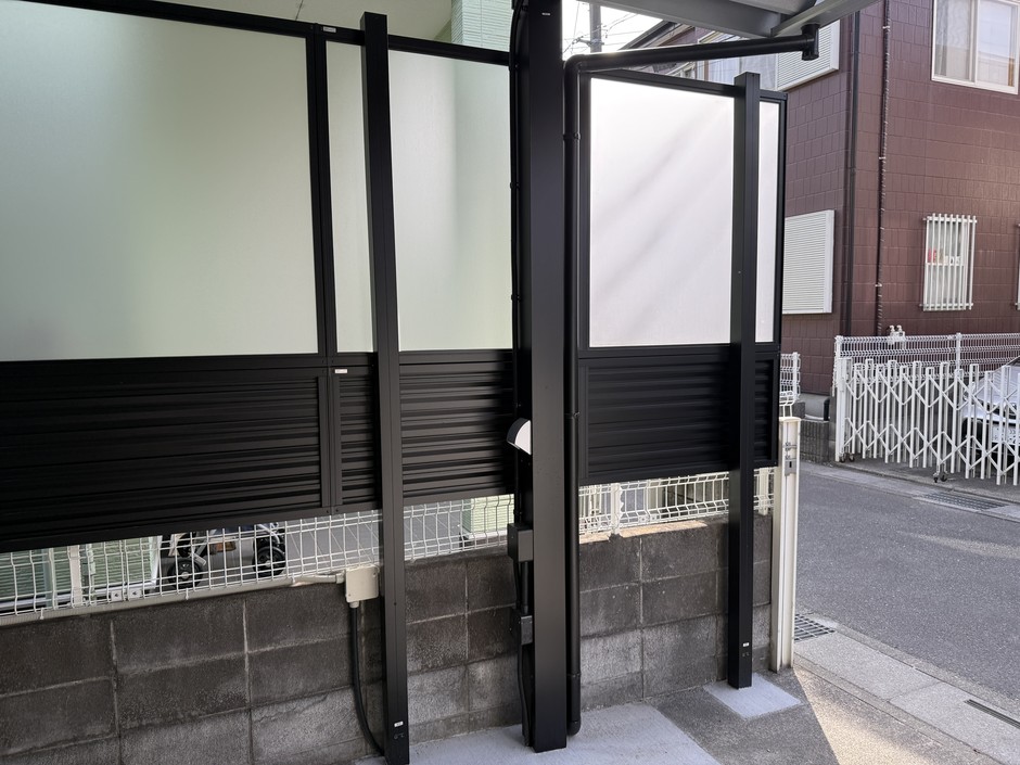 埼玉県富士見市の施工事例｜採光パネルの光が広がる、黒とシルバーで整えた