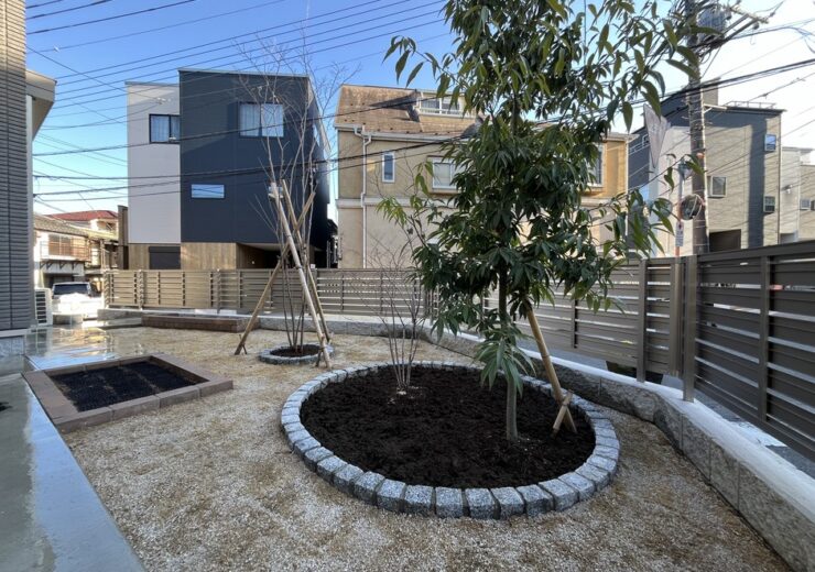 ふじみ野市｜円形のピンコロ花壇と立ち上げ花壇、二つの高さで整えた庭リフォーム