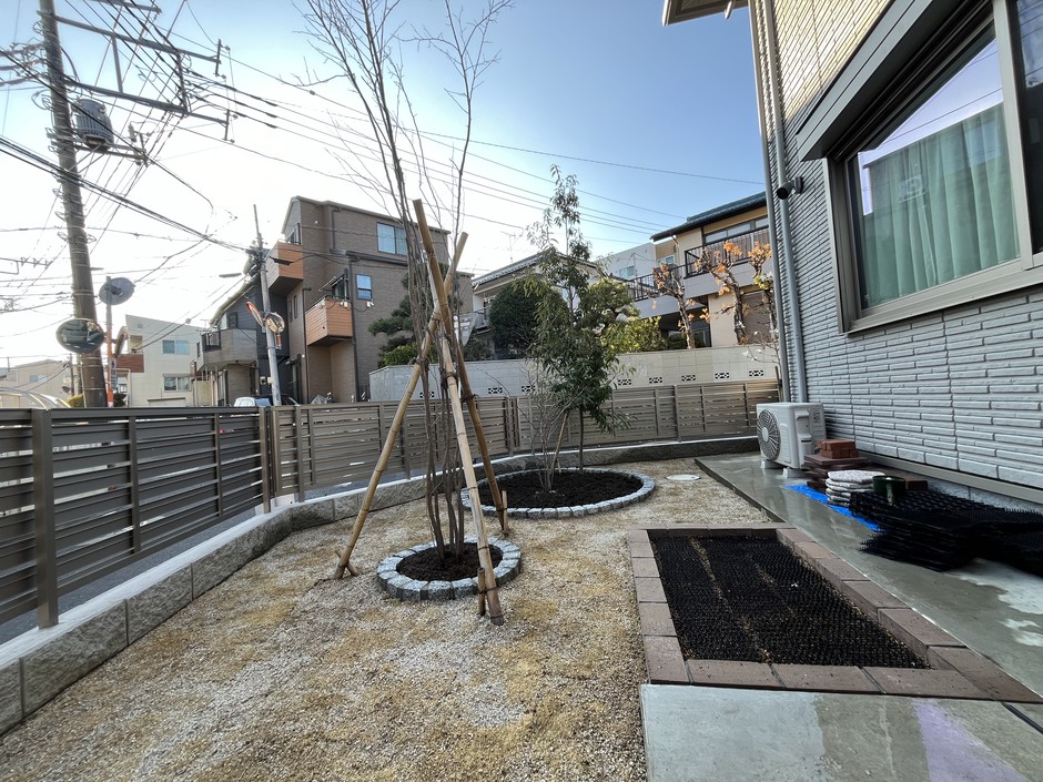 ふじみ野市の外構施工事例｜別アングルの庭全景