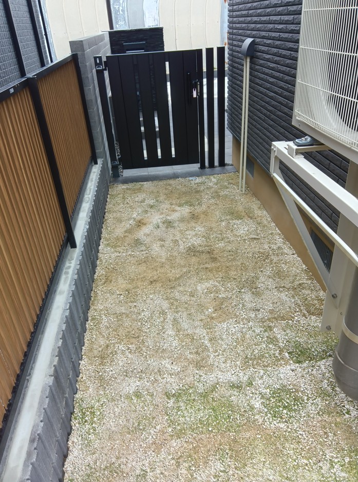 新座市の外構施工事例|庭側の縦位置カット