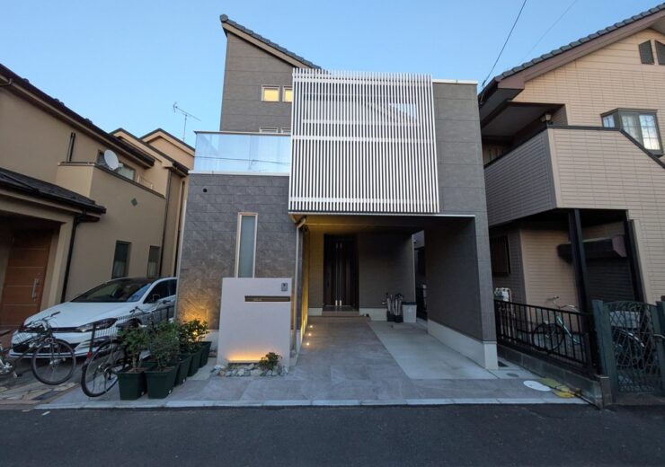 新座市｜7灯の照明計画で夜を描く、造作の門袖壁と600角タイルの新築外構