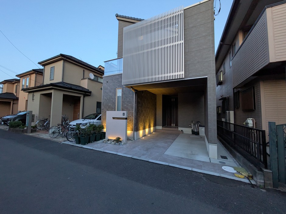新座市の外構施工事例｜前面道路を含む斜めの引き