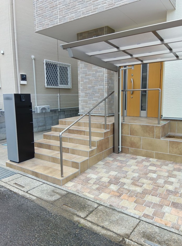 新座市の外構施工事例|斜め前からの門まわり全景