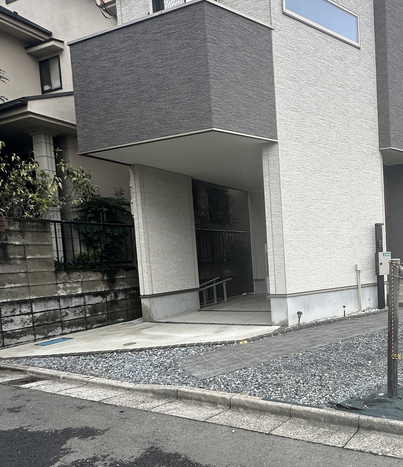 埼玉県東松山市の施工事例|玄関側からの引き