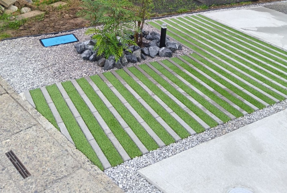 埼玉県川口市の施工事例｜芝目地の緑化舗装と植栽島・ガーデンライト