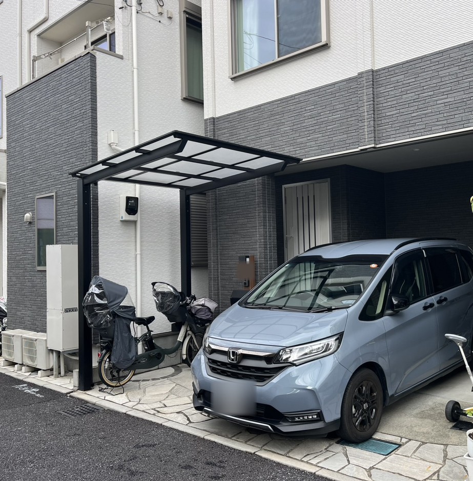 埼玉県和光市の施工事例｜道路側から見た駐車スペースとアプローチの引き