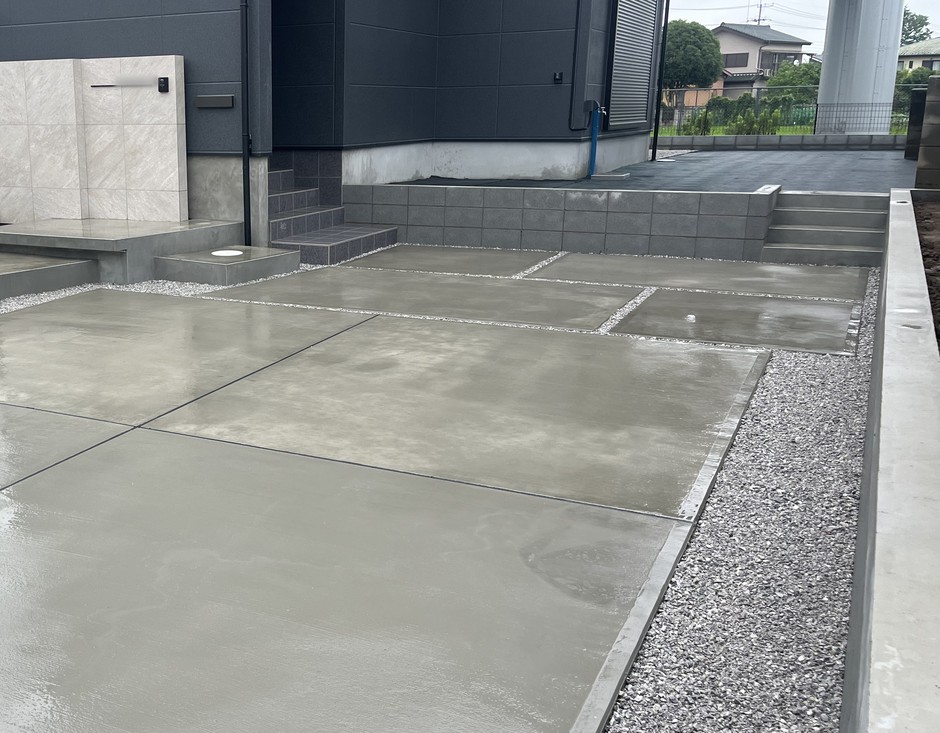 埼玉県和光市の施工事例｜門袖壁から駐車の土間まで入る正面の全景